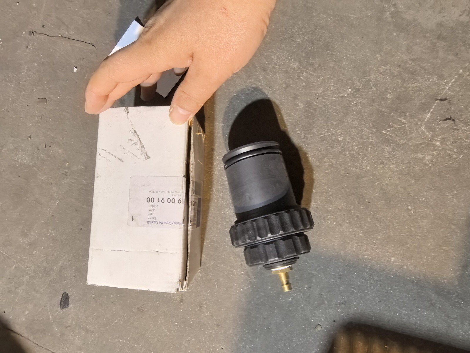 Genuine Mercedes-Benz Cooling System Pressure Test Adapter W266589009100