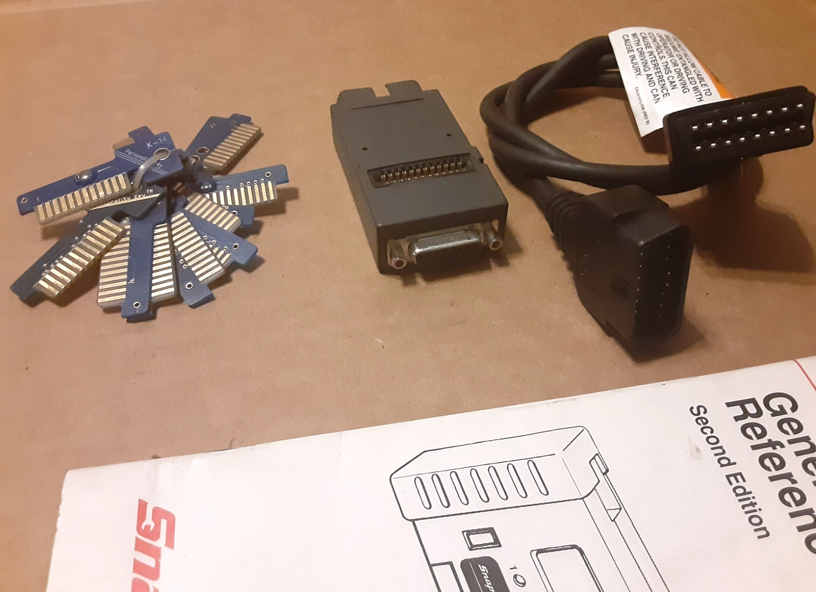 Snap-on Scanner MT2500-46 Sturdy OBD-II adapter Reader and 12 Personality Keys
