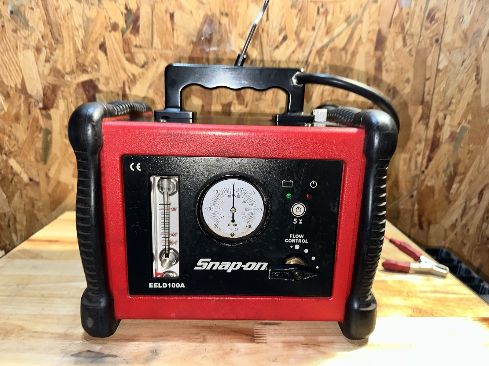 SNAP-ON LEAK DETECTION SYSTEM EELD100A SMOKE MACHINE (READ DESCRIPTION)